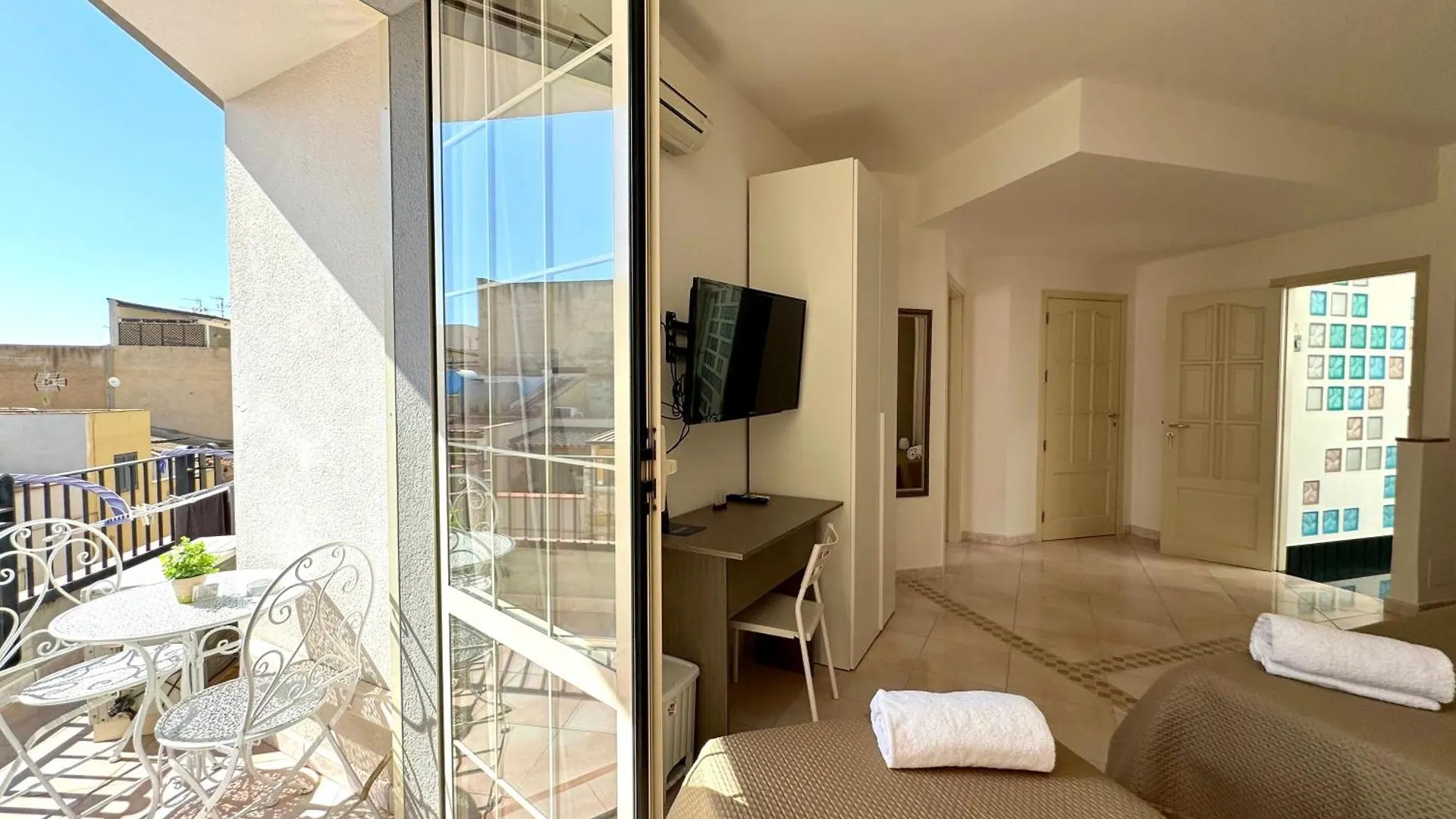 B&B Blue Terrasini 0*,